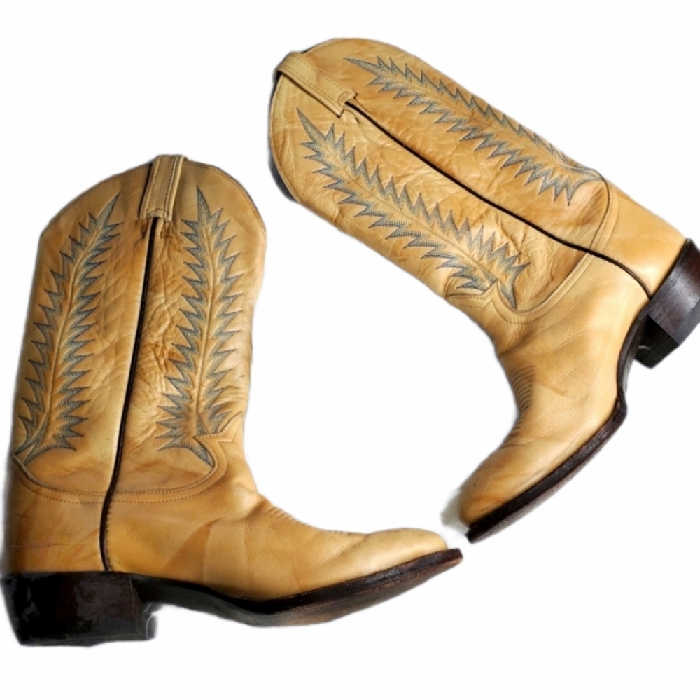Tony Lama Tan Cowboy Boots - M 7.5 , W 9.5